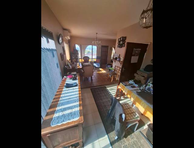 6 BEDROOM HOUSE FOR SALE IN OVERPORT